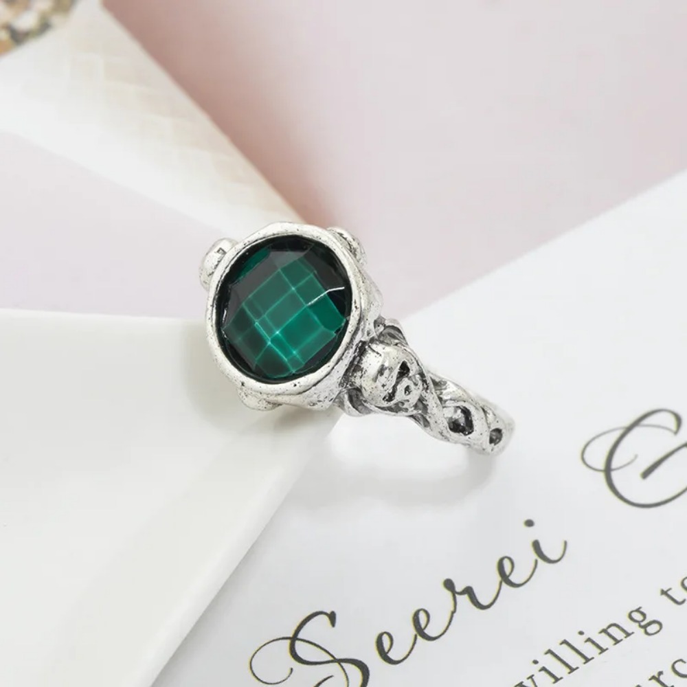 New Vintage Niche Classic Pira - огляд і ціна Gothic Skull Ring