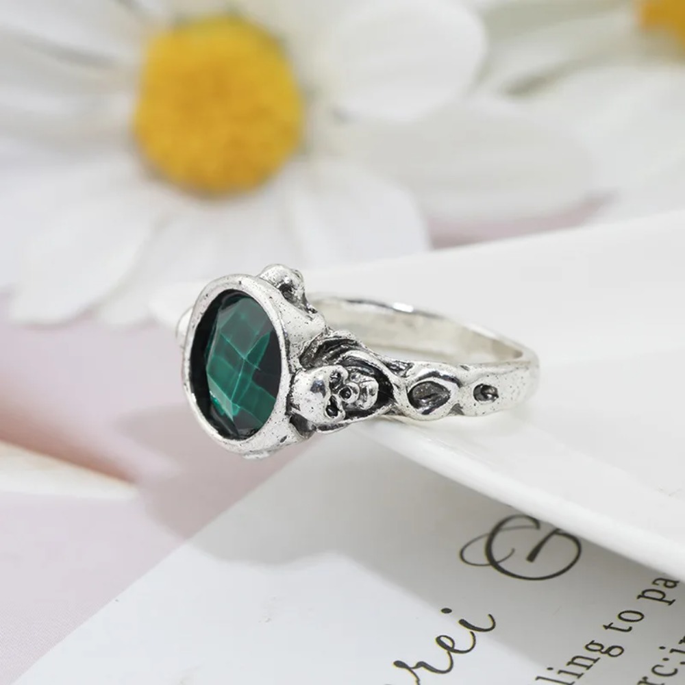 New Vintage Niche Classic Pira - огляд і ціна Gothic Skull Ring