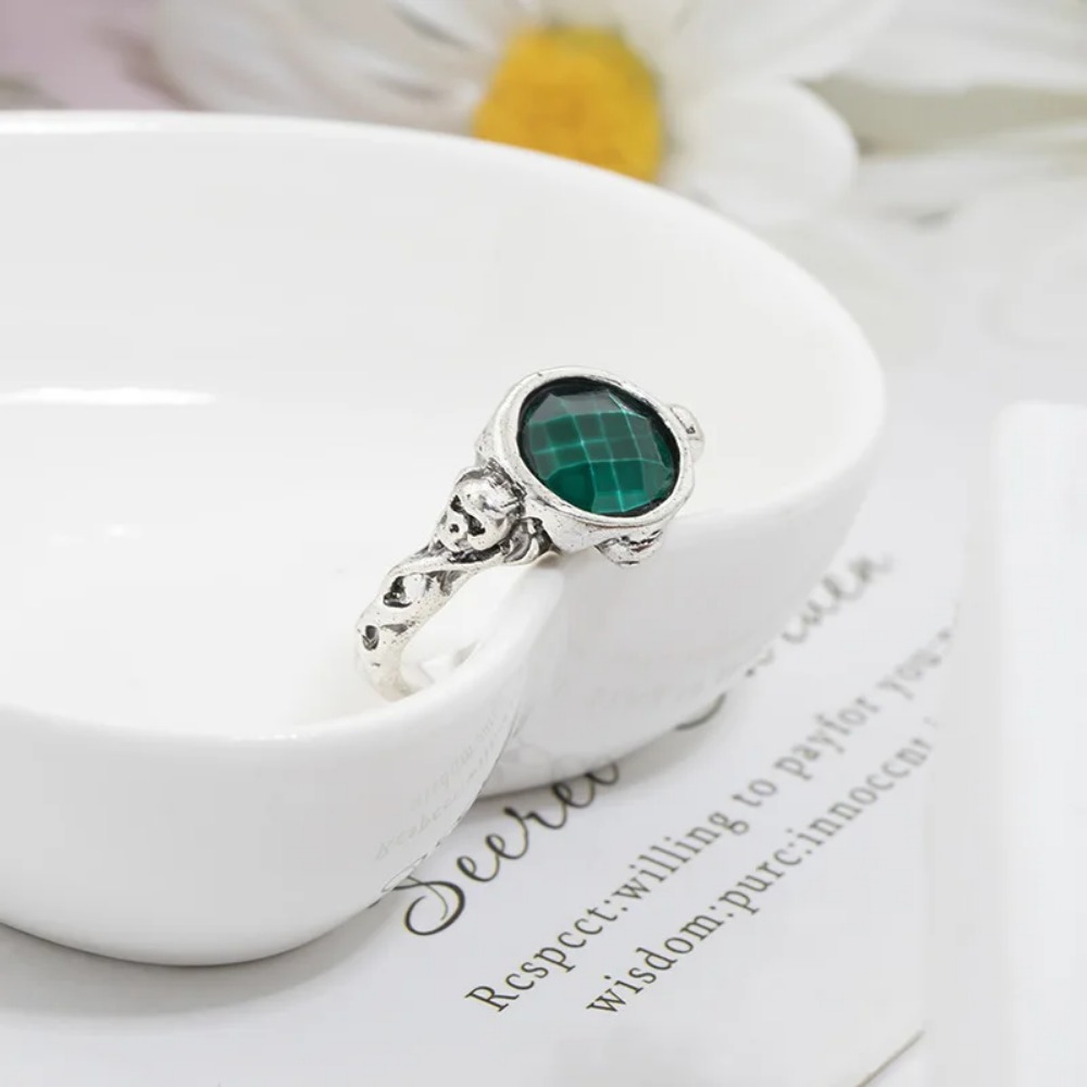 New Vintage Niche Classic Pira - огляд і ціна Gothic Skull Ring